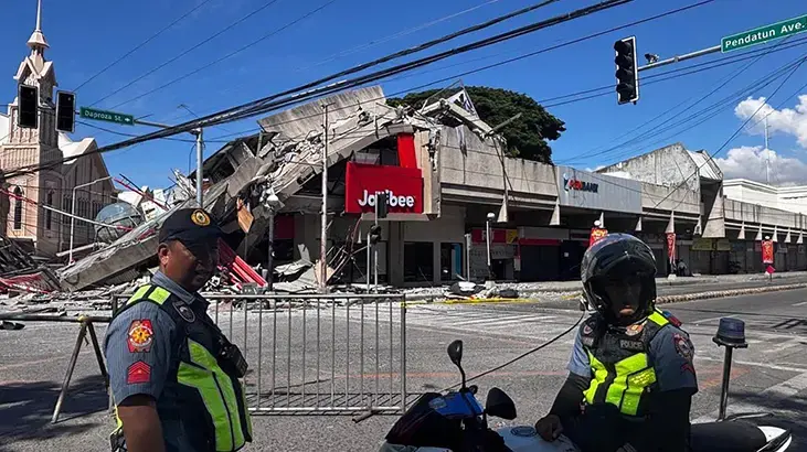 Filipinler'de 7.8 şiddetinde deprem! Tsunami uyarısı verildi: Sıcak görüntüler