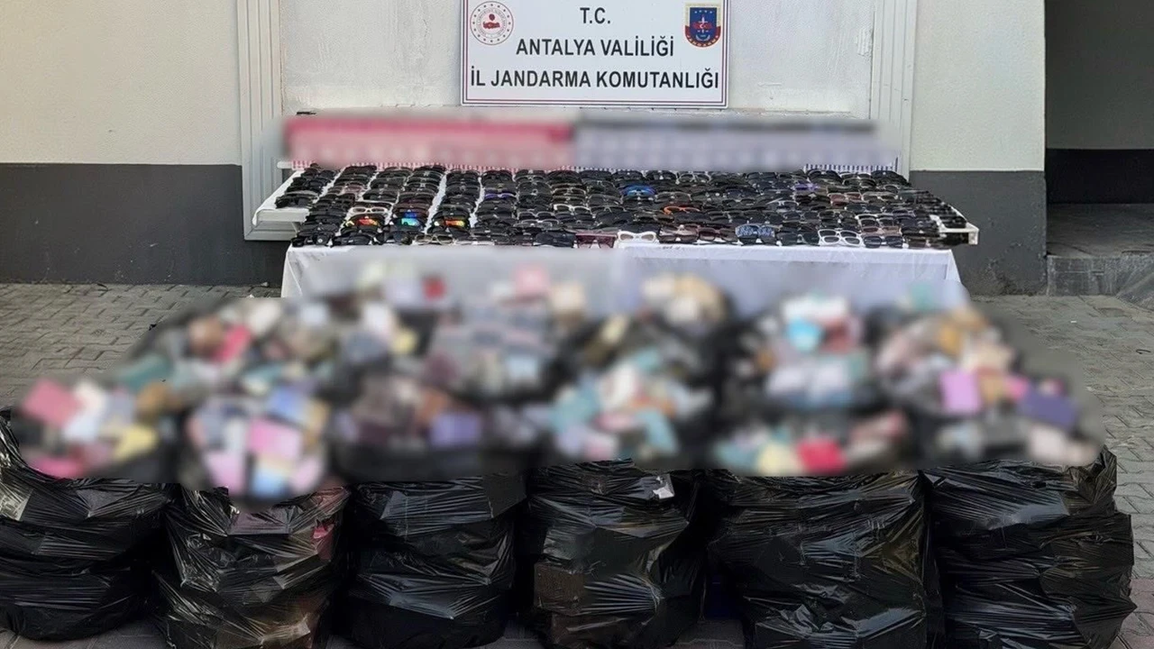 Antalya’da kaçak gözlük ve parfüm operasyonu