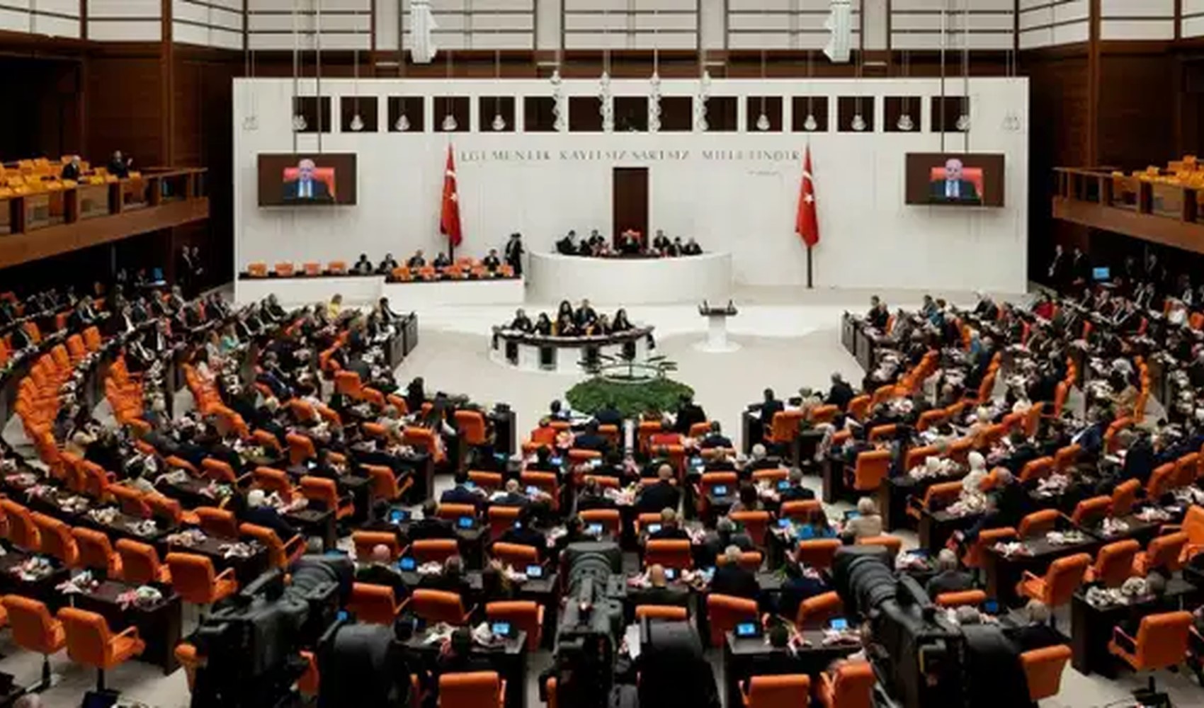 İYİ Parti'nin 'vize krizi araştırılsın' önergesi, AKP ve MHP engeline takıldı: Ahbap çavuş ilişkisi içindeler