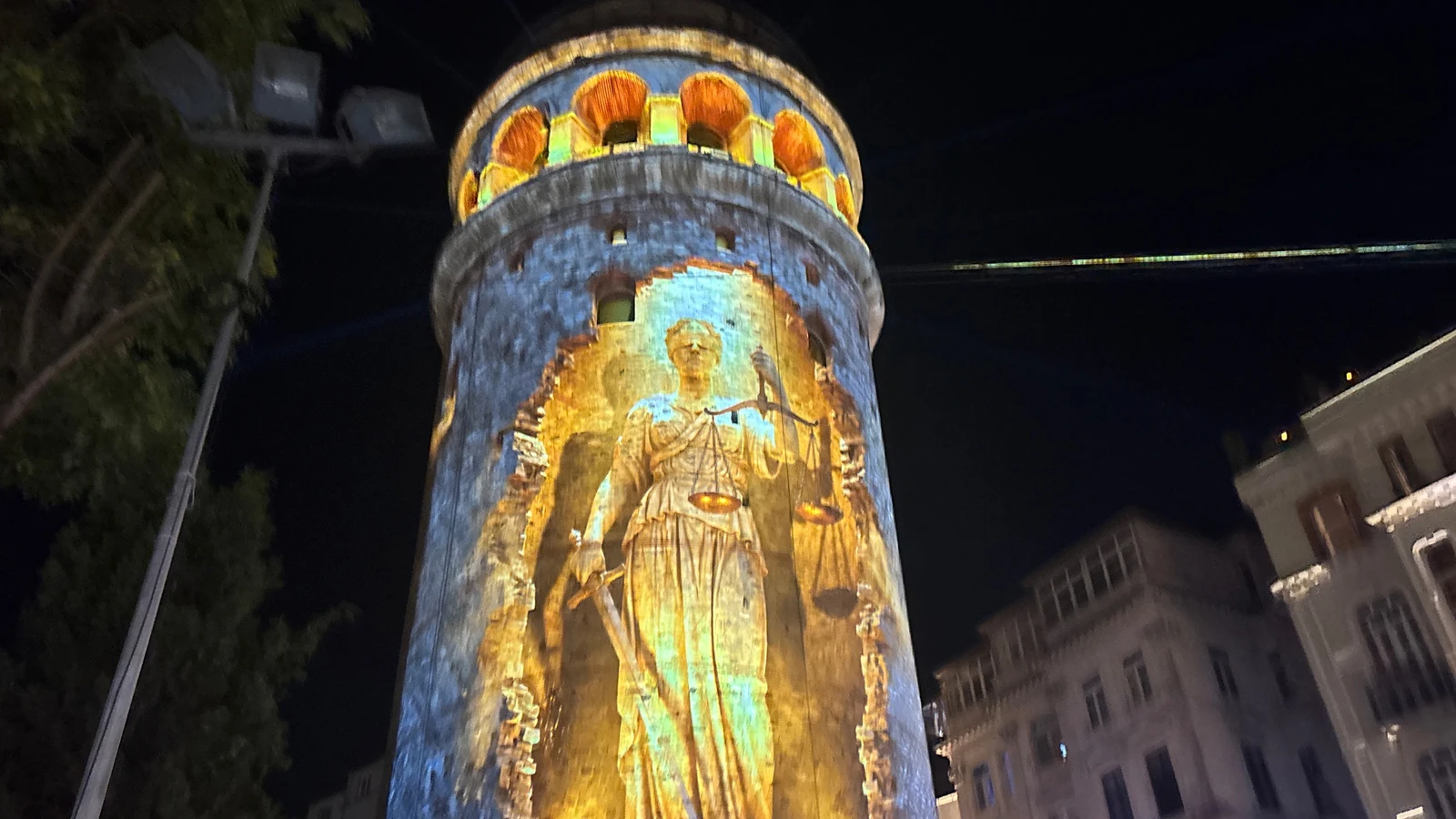 Galata Kulesi'nde 15 Temmuz'a özel Mapping gösterisi