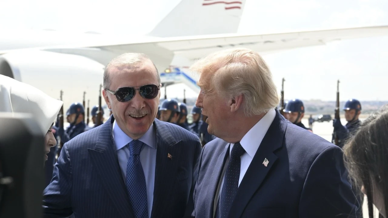 Donald Trump Ankara'da! Cumhurbaşkanı Erdoğan havalimanında karşıladı, törene o anlar damga vurdu