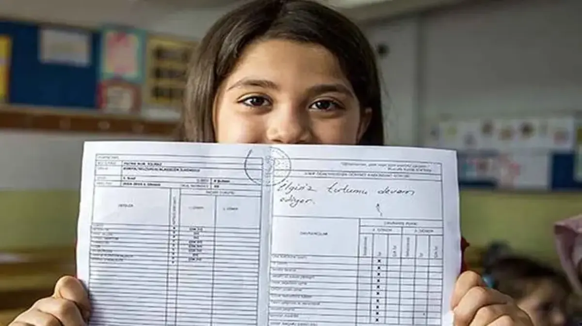Karne mesajları güzel sözler! Karne tebrik mesajları ile kızına, oğluna, yeğenine, torununa mesaj gönder! İşte okul müdürü, öğretmen ve veliler için kısa güzel karne sözleri!