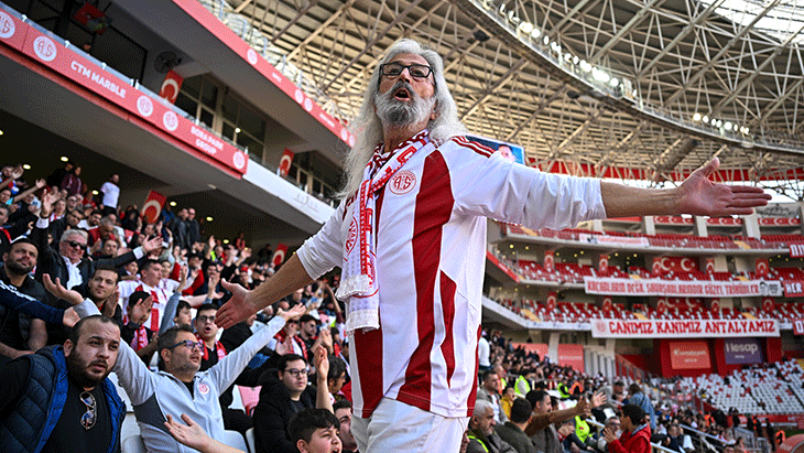 Tribünlerin 'Gandalf Dedesi' Amigo Miloş! Ömrünü kırmızı ve beyaz renklere adadı