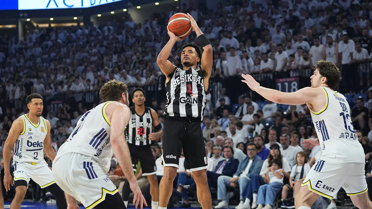 Fenerbahçe ve Anadolu Efes'ten EuroLeague kararı sonrası Beşiktaş paylaşımı
