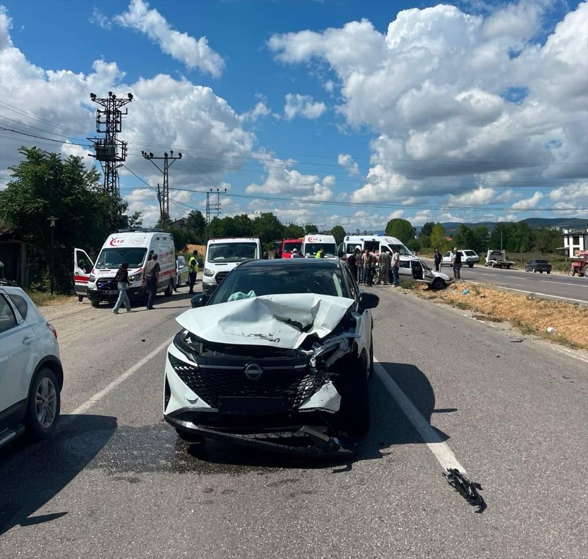 Kastamonu'da iki otomobil çarpıştı: 1'i çocuk 5 yaralı