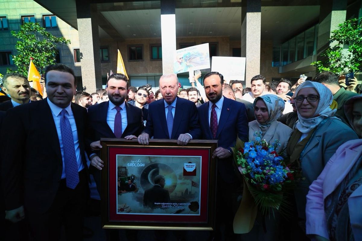 Cumhurbaşkanı Erdoğan'a AK Partili gençlerden Babalar Günü sürprizi