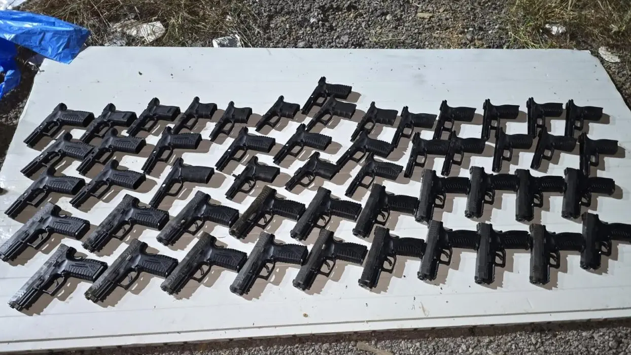 Otobüste gizli silah kutusu! Yakıt deposundan cephanelik çıktı