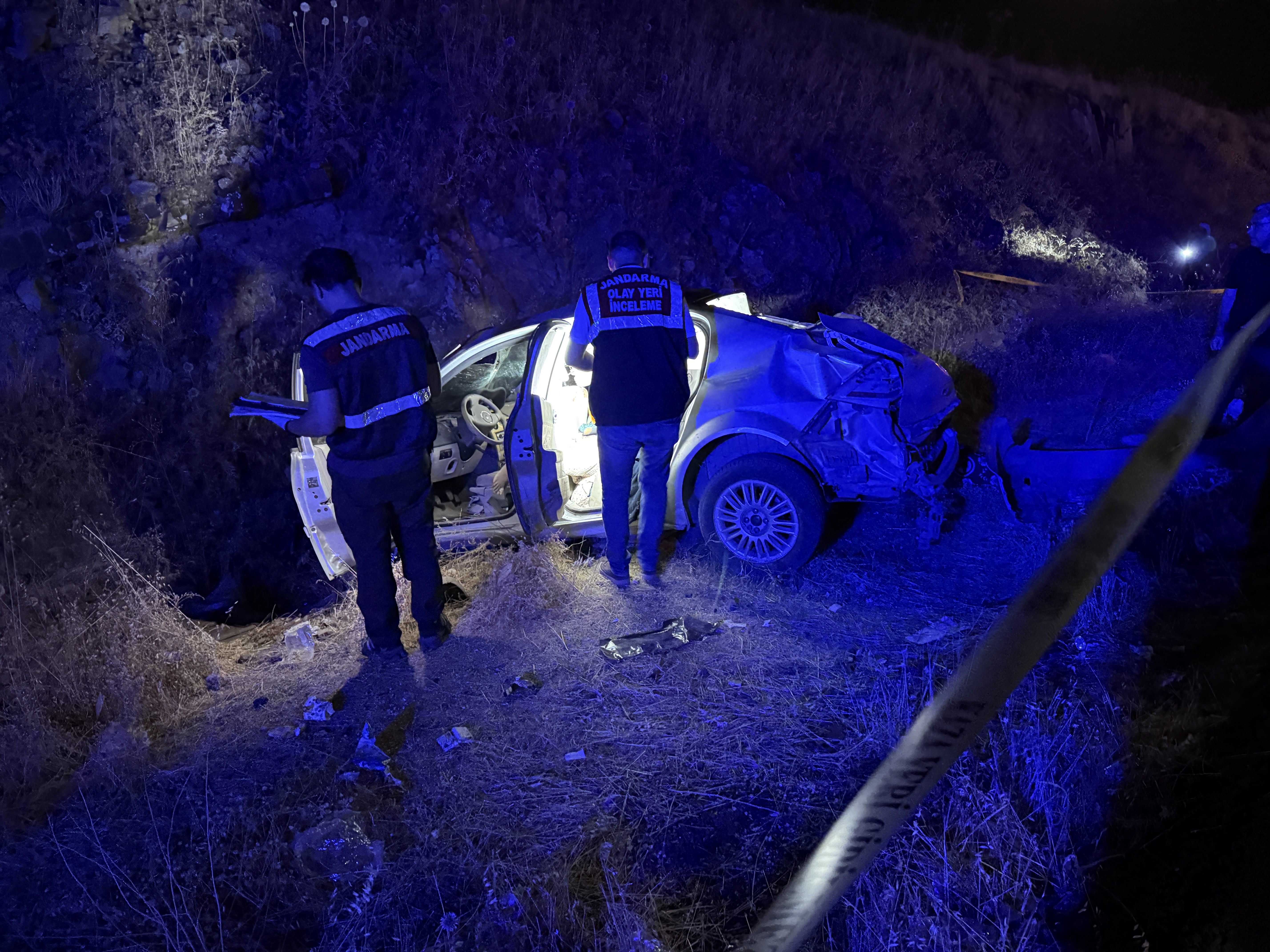 Şanlıurfa’da otomobil şarampole devrildi. 3 kişi hayatını kaybetti, 1 yaralı