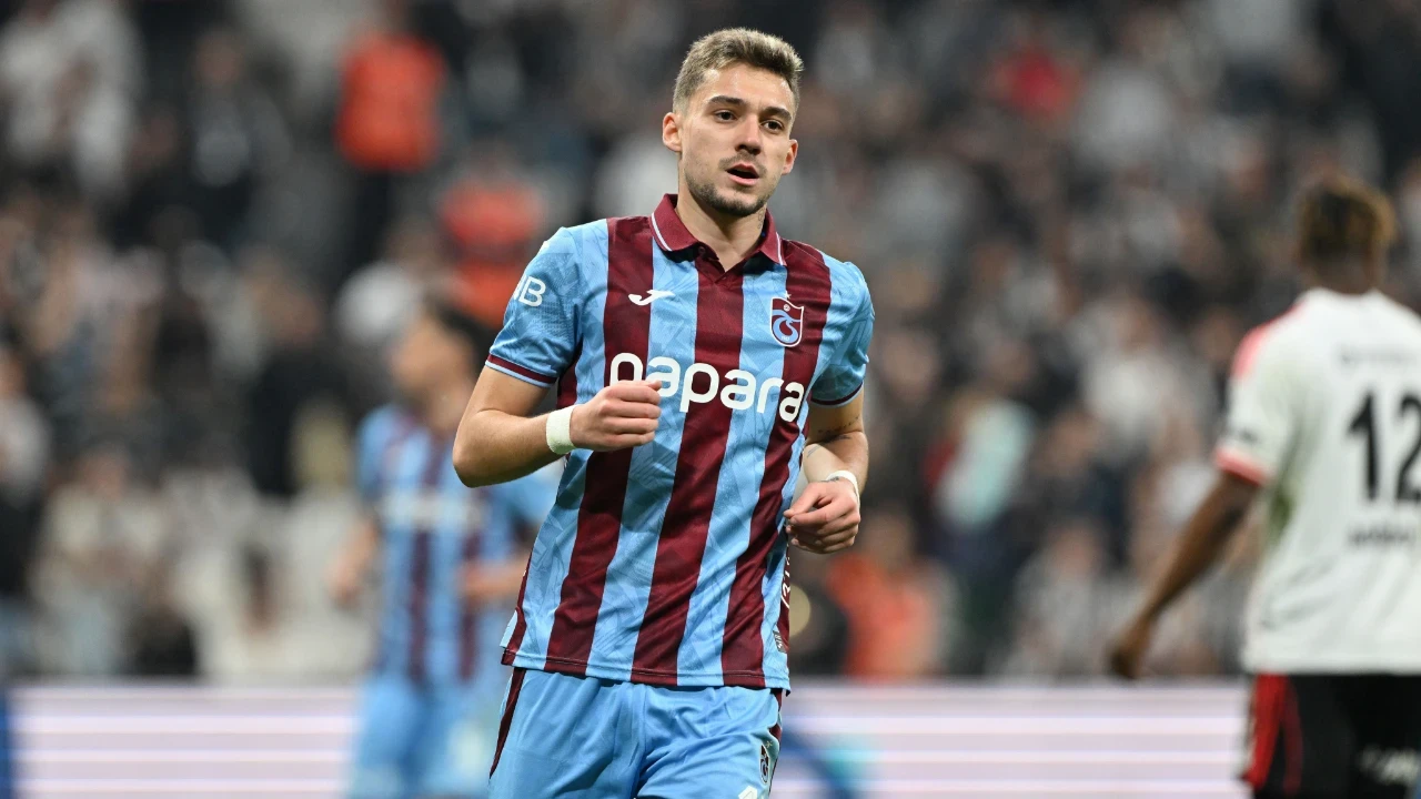 Ernest Muçi, Trabzonspor ile 3+1 yıllık imzaladı