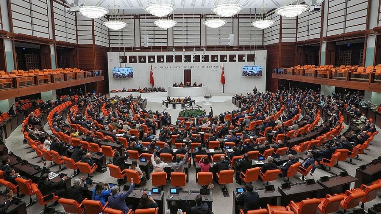Emniyet Teşkilatı ve basına yönelik düzenlemeleri de içeren kanun teklifi TBMM Genel Kurulunda kabul edildi
