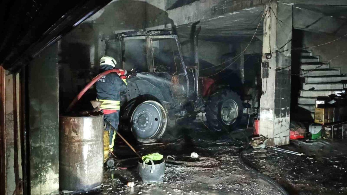 Bafra'da sanayi sitesinde korkutan yangın: İş yerinde büyük hasar