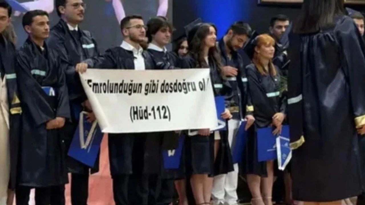 Yeditepe Üniversitesi'nden 'ayet yazılı pankart'ın kapatılmasına ilişkin açıklama
