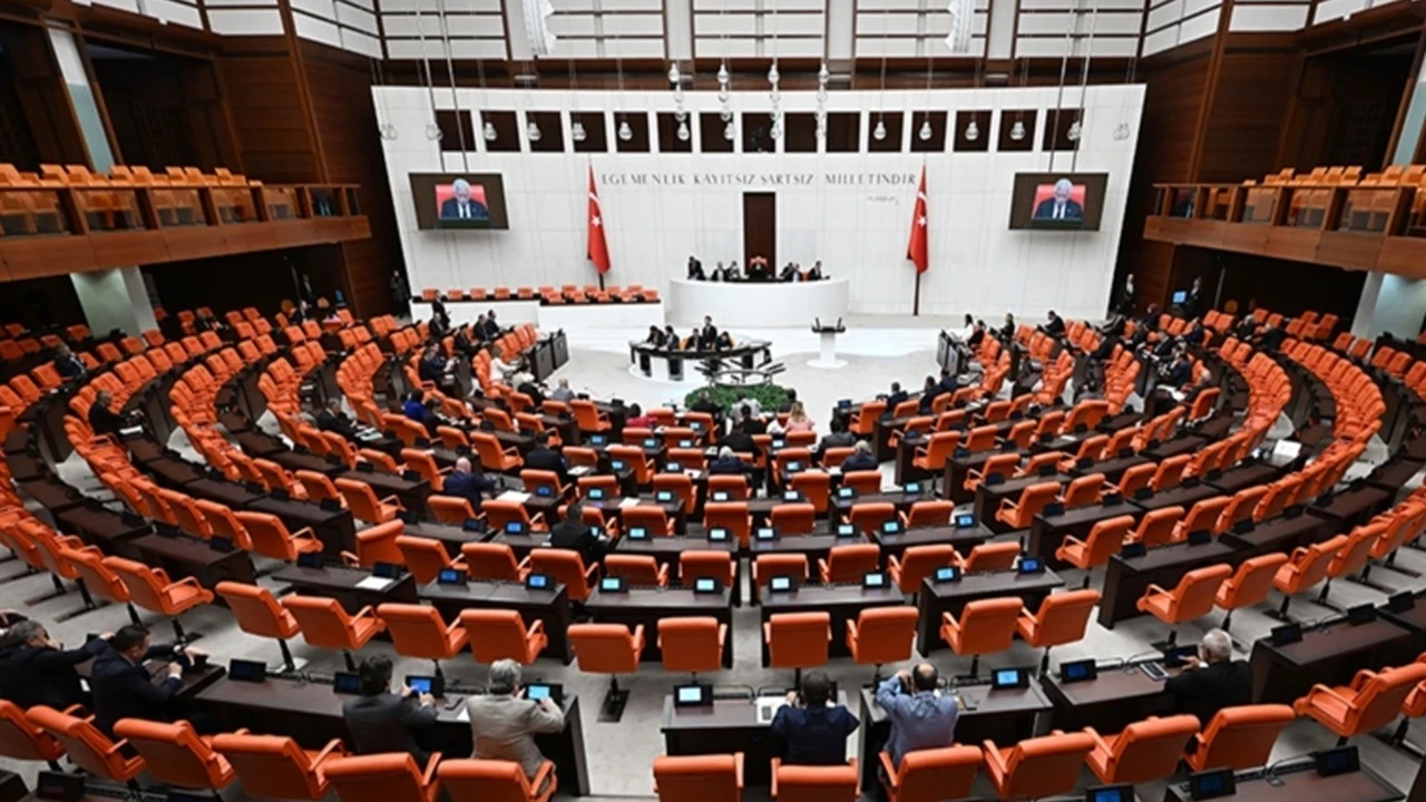 Meclis'te bu hafta; AKP 12. Yargı Paketi’ni sunuyor, gözler CHP’de
