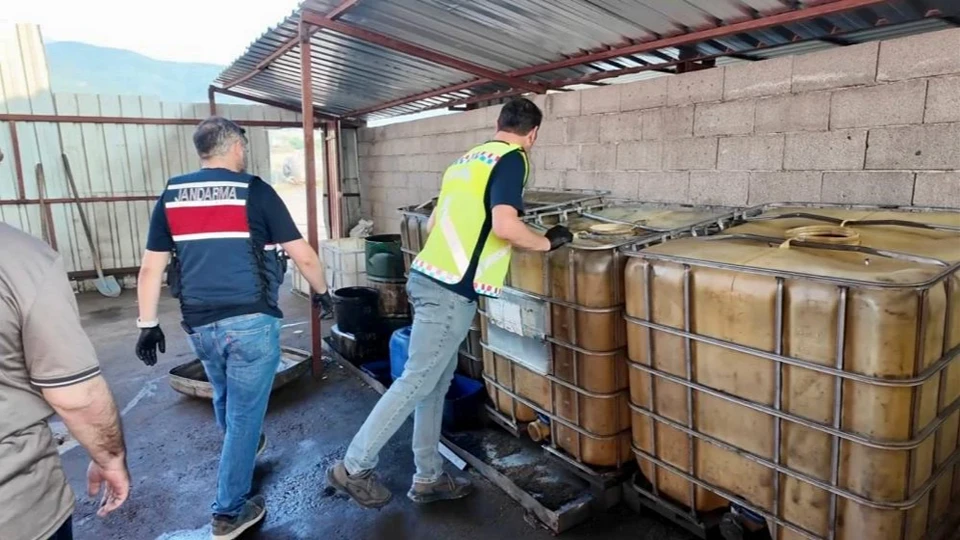 Osmaniye’deki kaçak akaryakıt operasyonunda 4 bin litreye yakın yakıt ele geçirildi