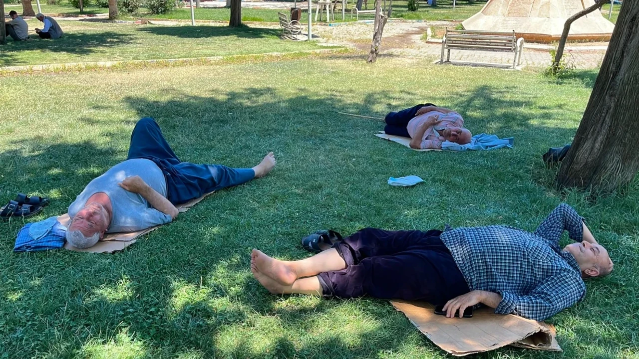 Termometreler 40 dereceyi gördü: Şanlıurfa'da sokaklar boş kaldı!