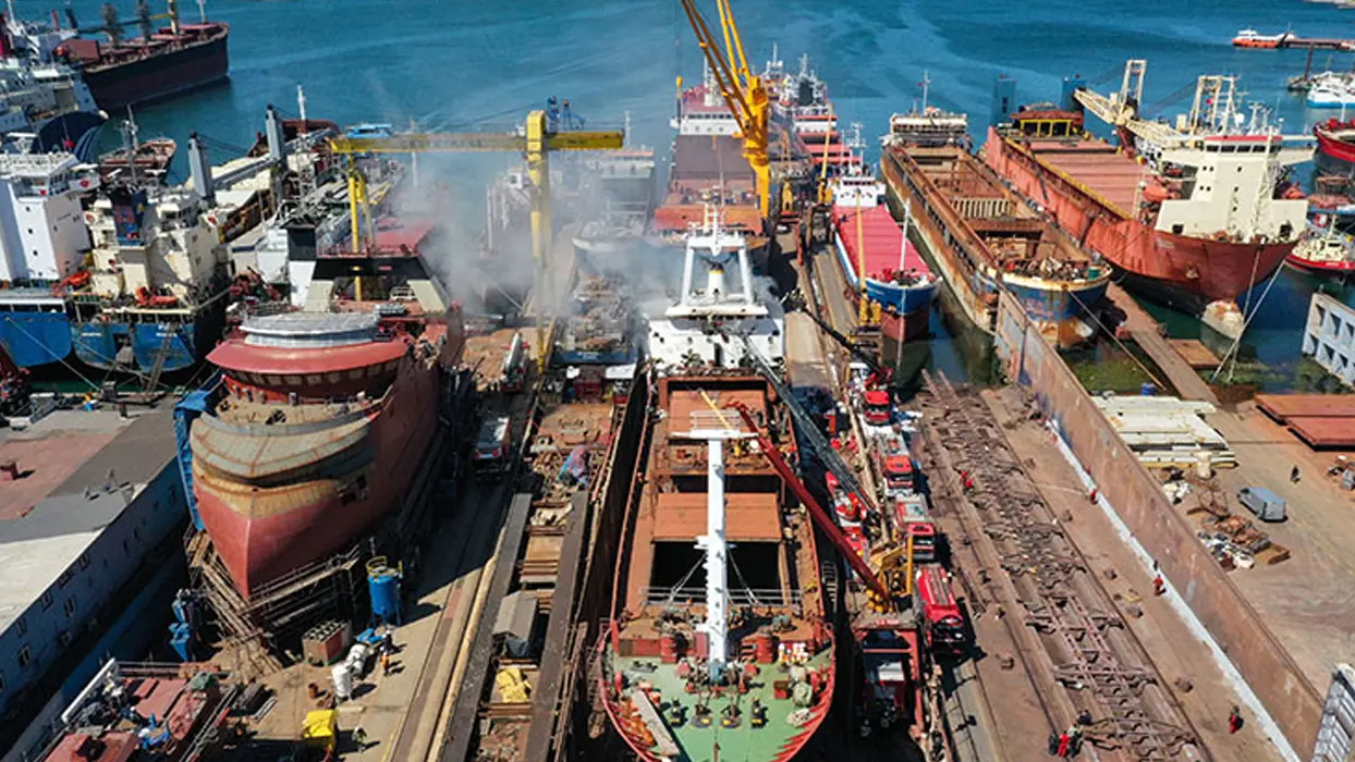 Tuzla'da gemi yangını! Ekipler seferber oldu