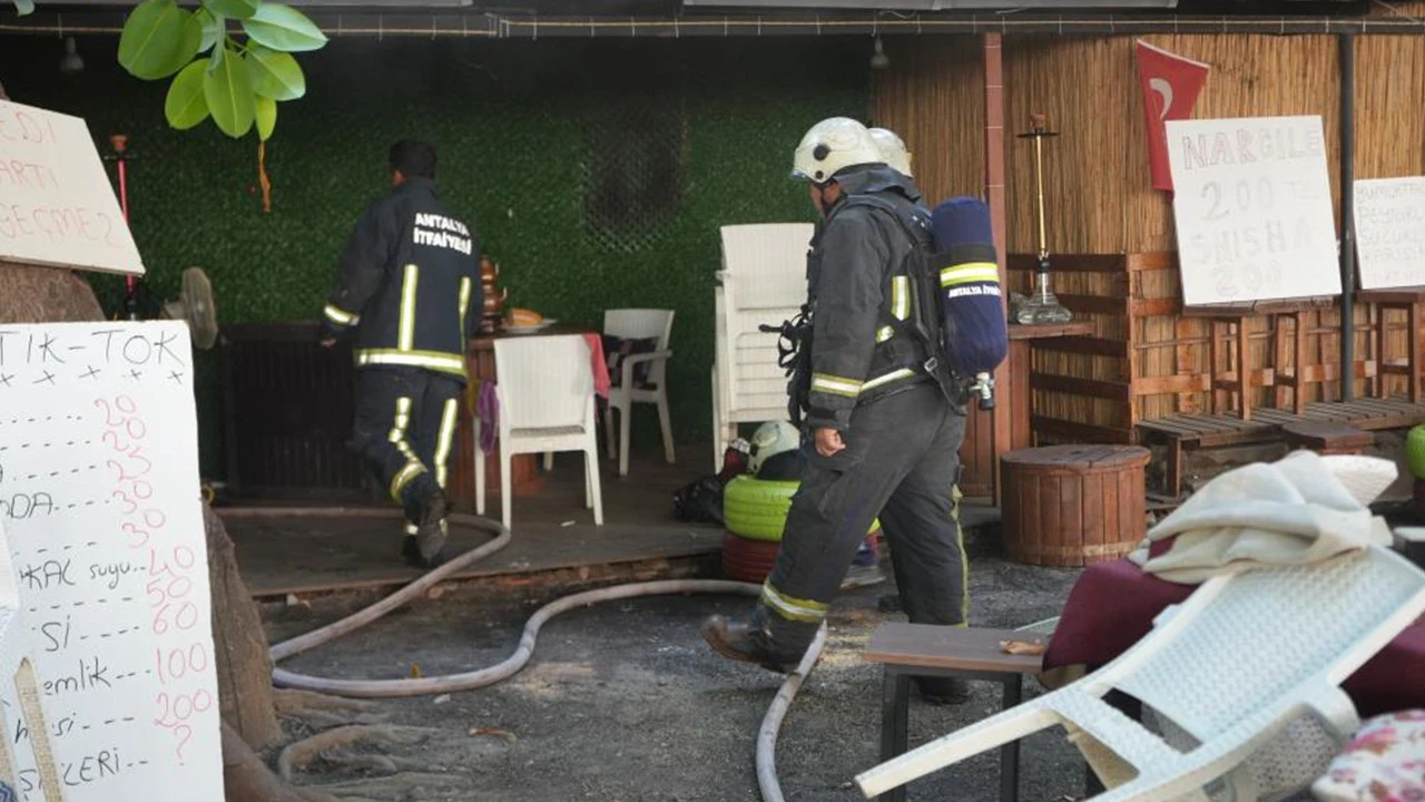 Zabıta uyardı, işletmeci dükkanını ateşe verdi: O anlar şaşkına çevirdi