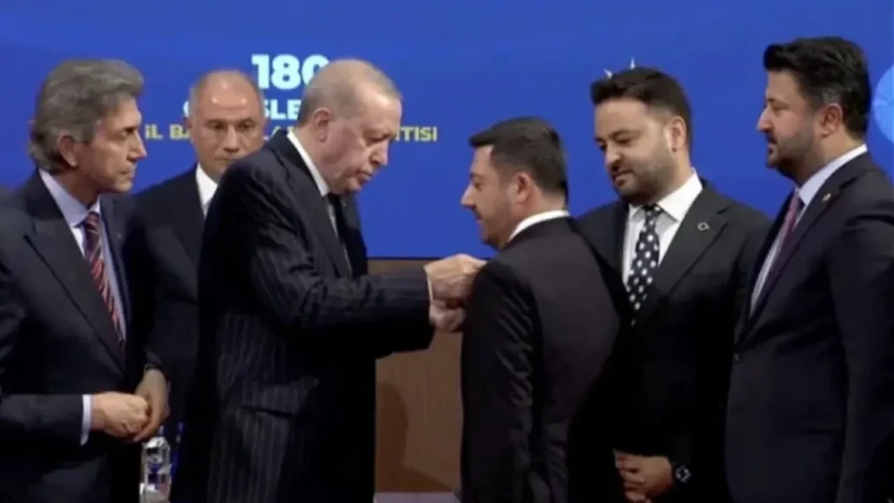 Rasim Arı nereli kaç yaşında? AK Parti’ye geçen Rasim Arı hangi ilin belediye başkanı?