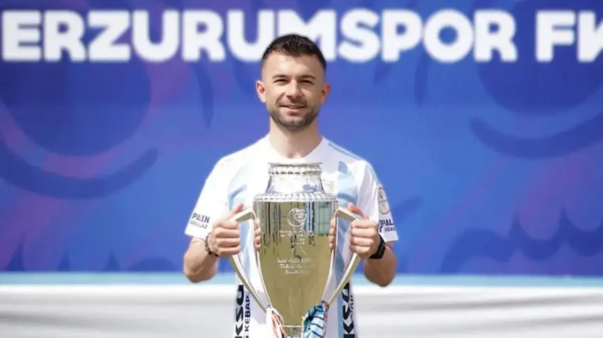 Erzurumspor FK'yı şampiyon yaptı, Serkan Özbalta gönderdi! Yıldız isim 2. Lig takımına gitti