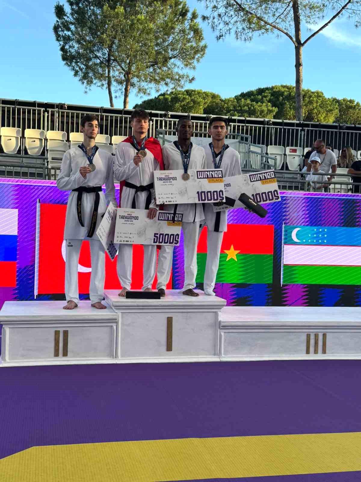 Milli taekwondoculardan 1 altın, bir bronz