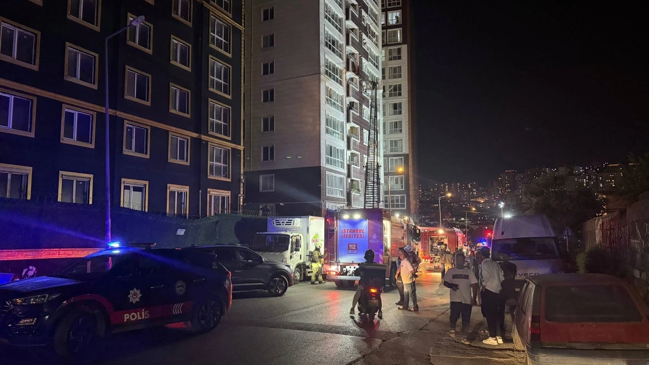 14 katlı binadaki yangında mahsur kalan 13 kişi tahliye edildi