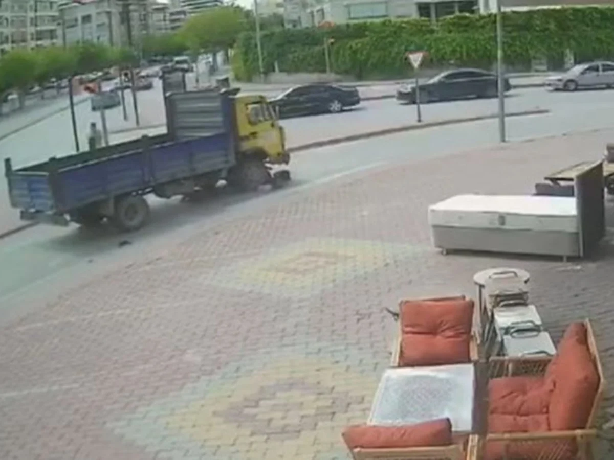 Konya'da elektrikli bisikleti kamyonet ezdi: 3'ü çocuk 4 yaralı