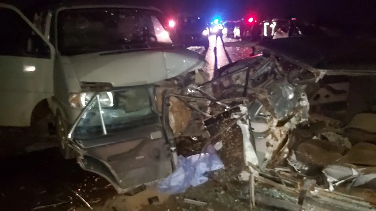 Otomobil ile panelvan araç kafa kafaya çarpıştı: 1 ölü 2 yaralı