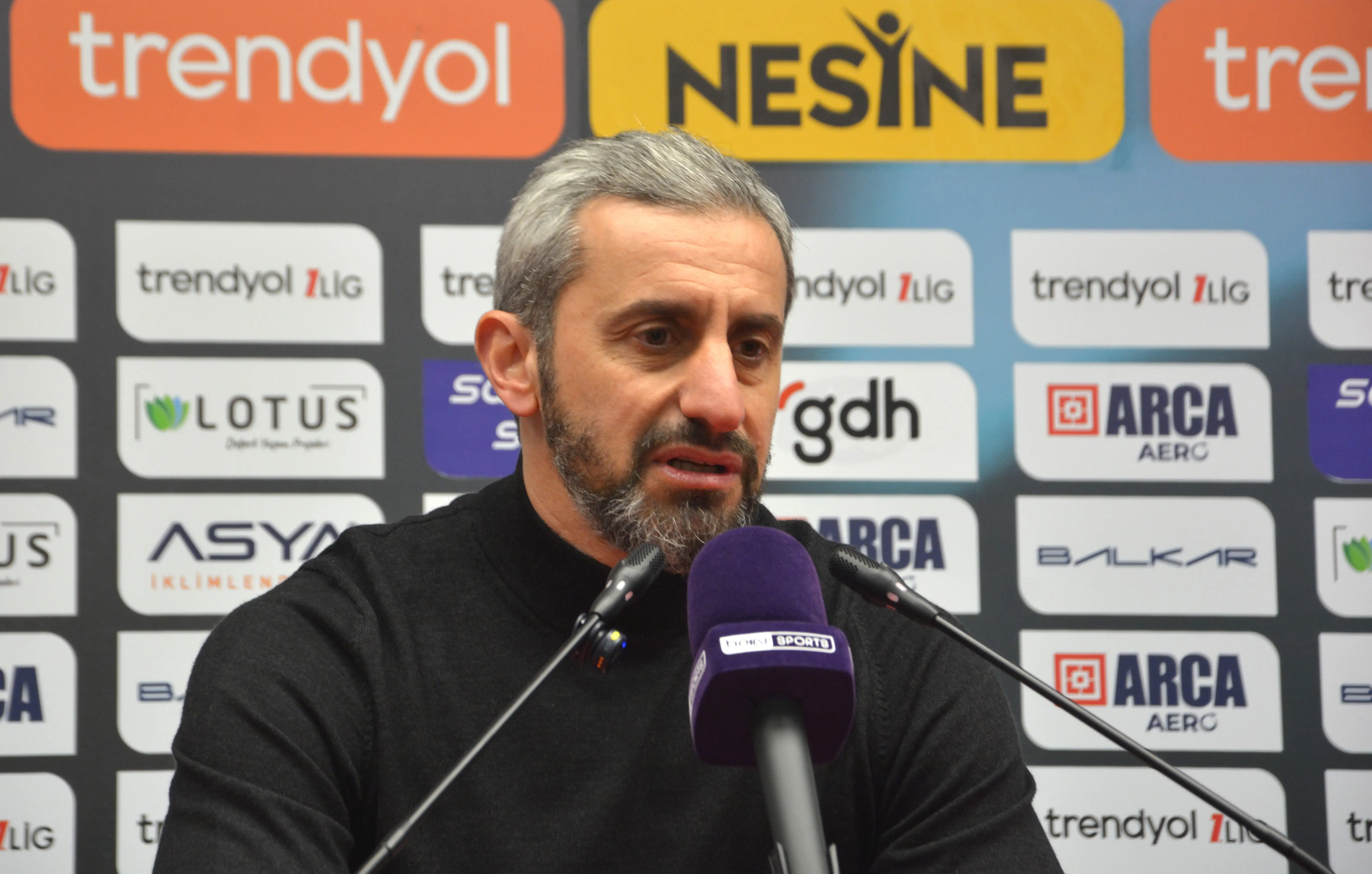 Erzurumspor'da Serkan Özbalta ile devam kararı