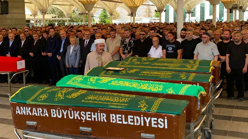 Babası tarafından öldürülen genç toprağa verildi