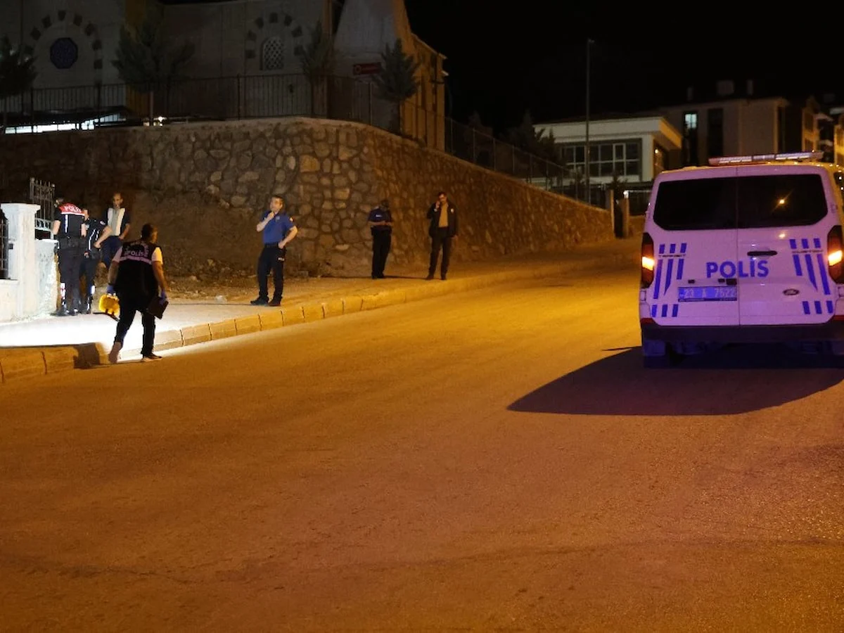 Elazığ'da silahlı ve bıçaklı kavgada 2 kişi ağır yaralandı