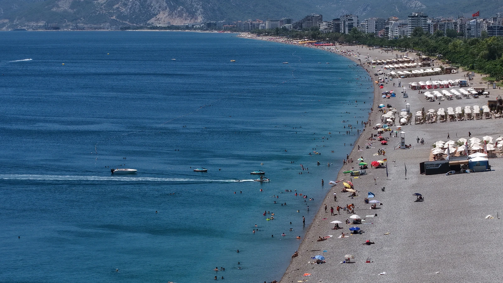 Antalya'da hissedilen sıcaklık 44 dereceyi buldu
