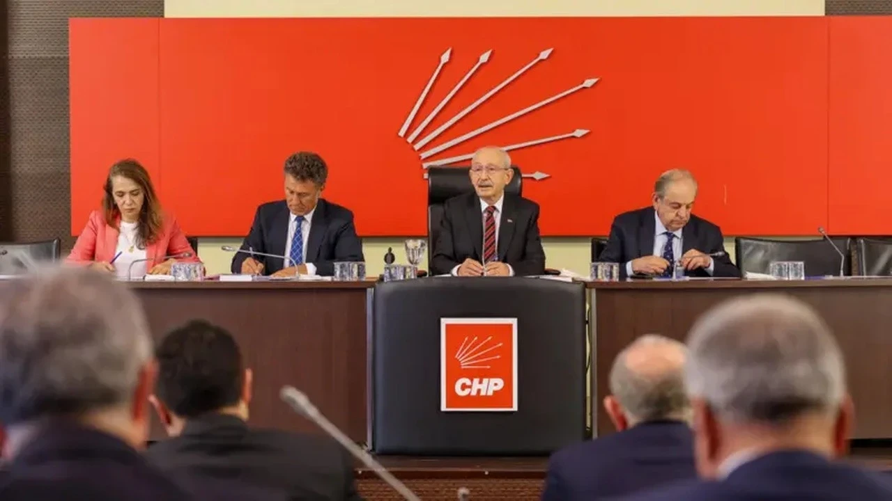 tv100 CHP PM toplantısının perde arkasına ulaştı: Dikkat çeken Özgür Özel mesajı!
