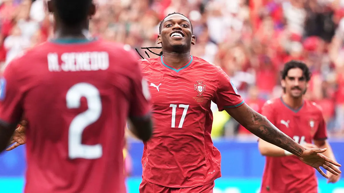 Önceliği İngiltere ve İspanya! Galatasaray, Rafael Leao mesaisinde