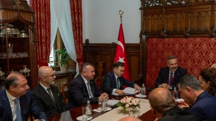 Dışişleri Bakanı Hakan Fidan, Rusya’da Türk iş insanlarıyla görüştü