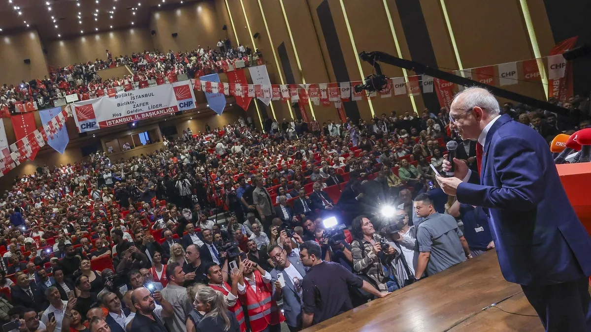CHP'de 'paralı figüran' iddiası büyüyor