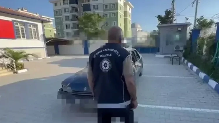 Hatay’da 4 araçta 15 göçmen yakalandı! 4 organizatör tutuklandı