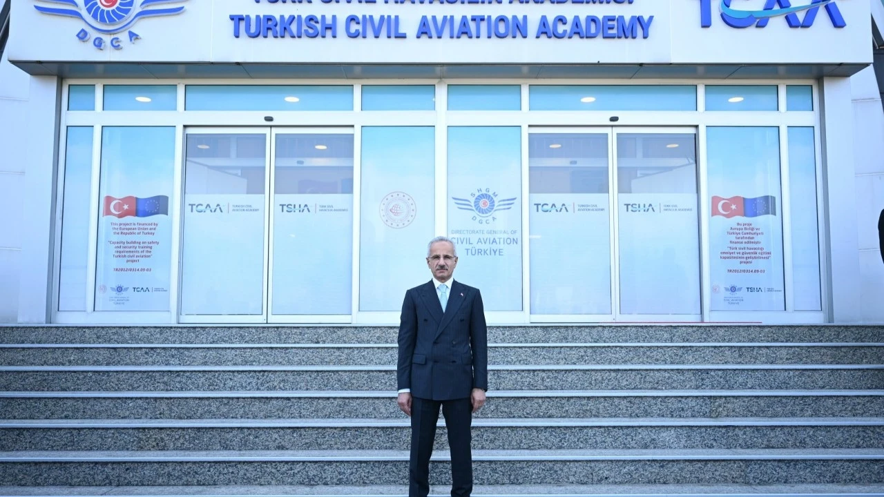 Bakan Uraloğlu duyurdu: Şehit yakını ve gaziler için ücretsiz havacılık eğitimi