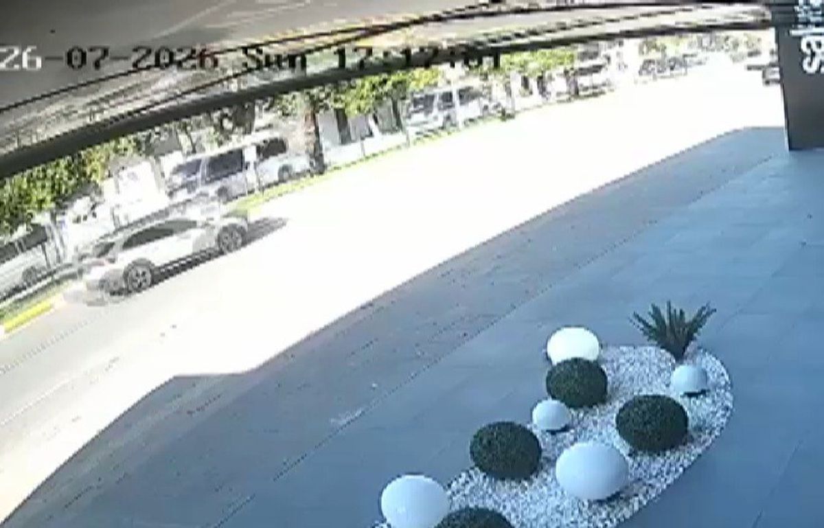 Manavgat'ta motosiklet-otomobil çarpıştı: 3 yaralı