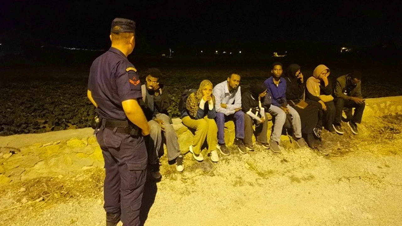 İzmir’de iki ilçede 36 kaçak göçmen yakalandı