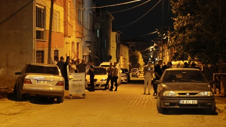 Eskişehir’de komşu iki aile arasında kavga: 1’i polis 11 kişi yaralandı