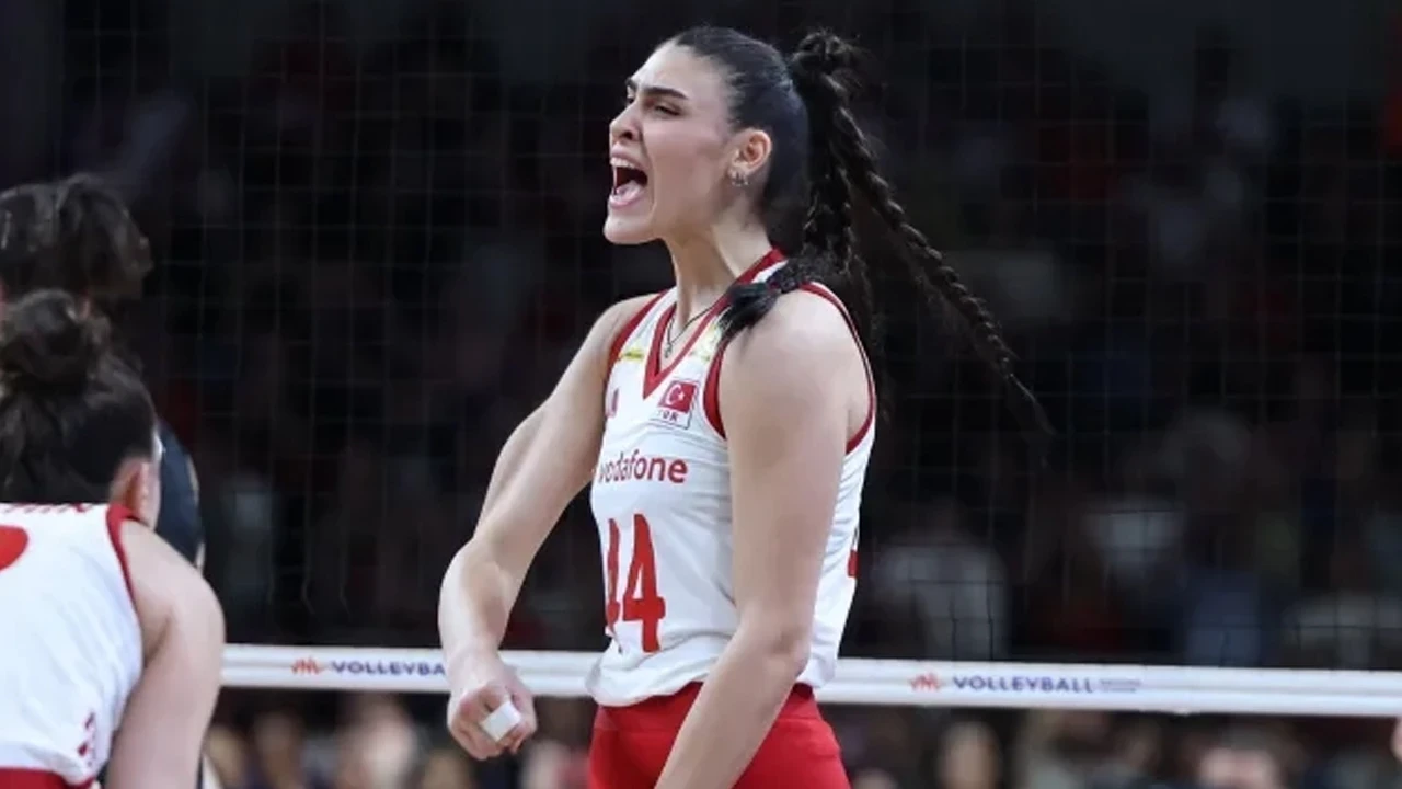 Milli voleybolcu Karmen Aksoy ameliyat oldu