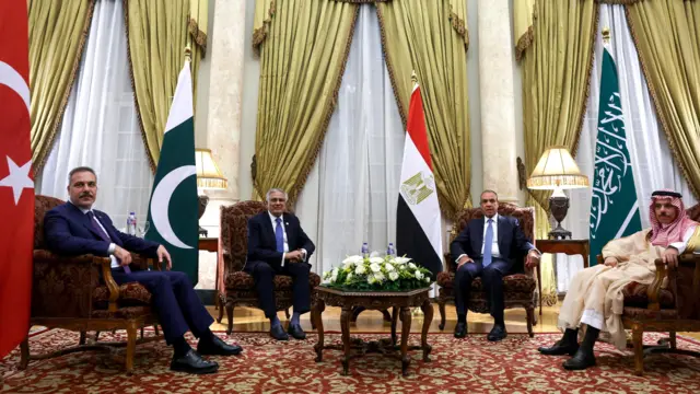 Türkiye, Mısır, Suudi Arabistan ve Pakistan Dışişleri Bakanları Kahire'de biraraya geldi