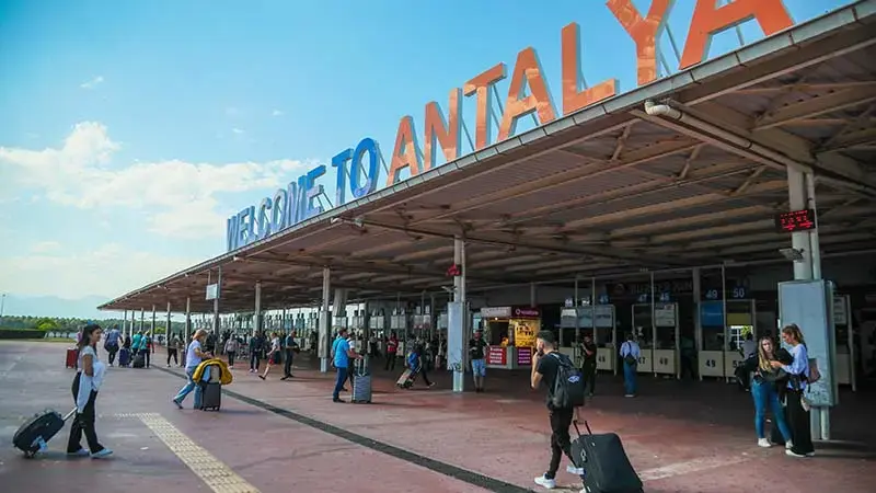 Antalya Havalimanı'nda yolcu trafiği 3 milyonu aştı