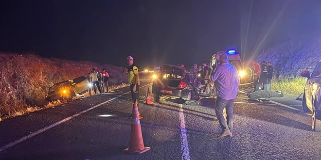 Şanlıurfa'da iki otomobil çarpıştı: 2 ölü