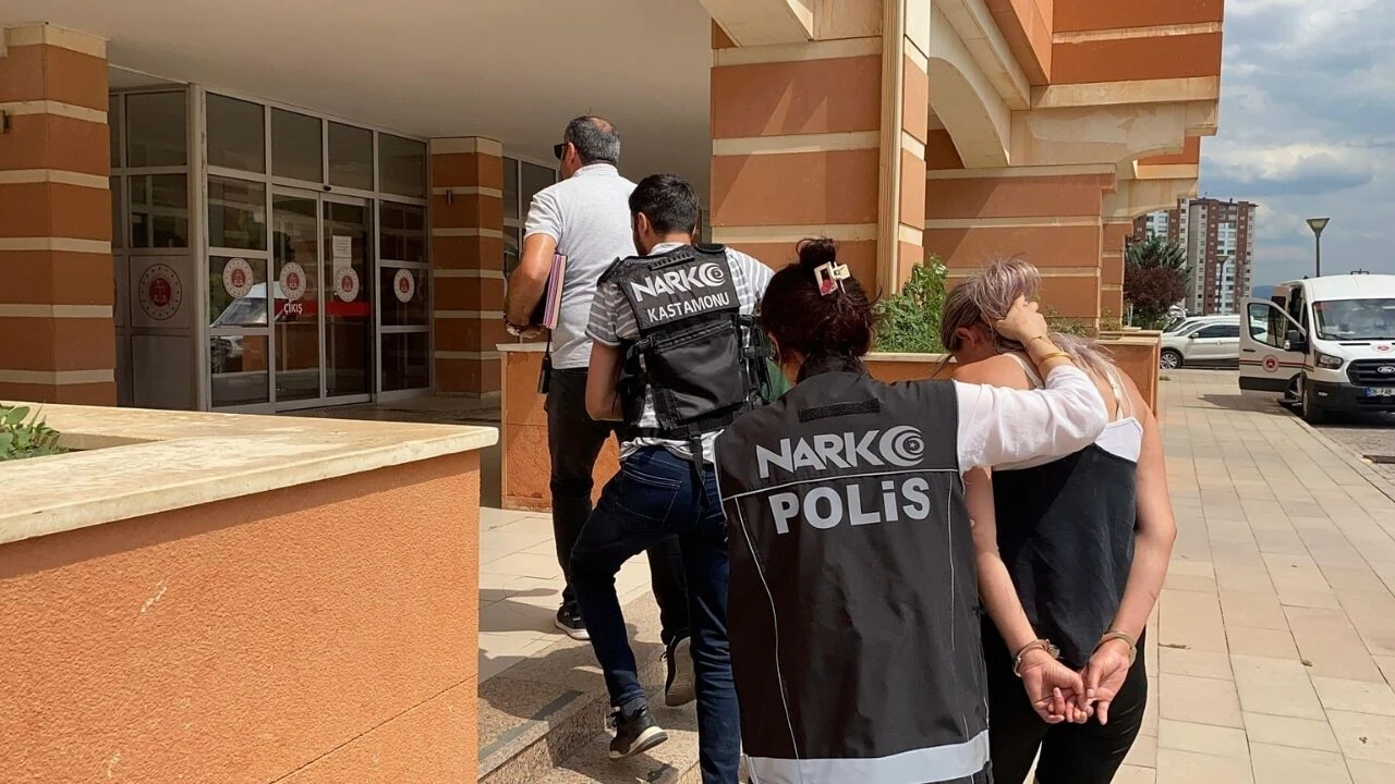 İstanbul merkezli 4 ilde uyuşturucu operasyonu: 1 ton 285 kilogram zehir ele geçirildi