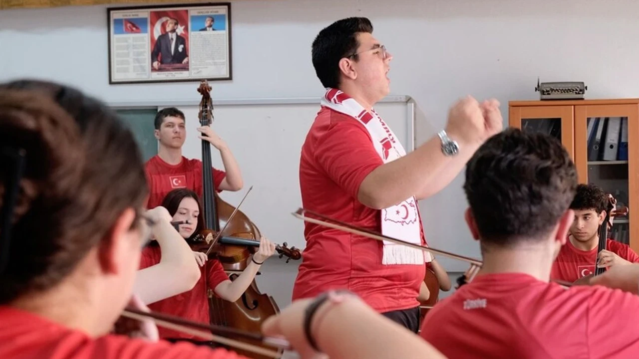 A Milli Takım marşında kazanan Bursa'dan: Öğrenciler besteledi Türkiye oyladı