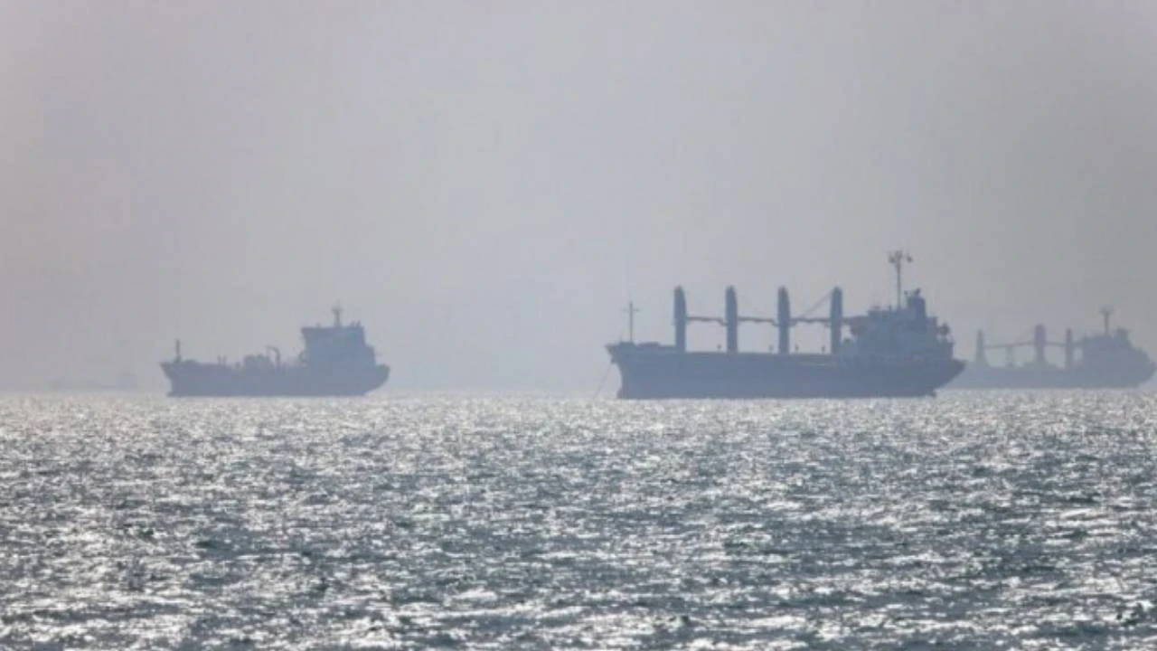Hürmüz Boğazı'nda kriz derinleşiyor: 6 bin denizci mahsur kaldı