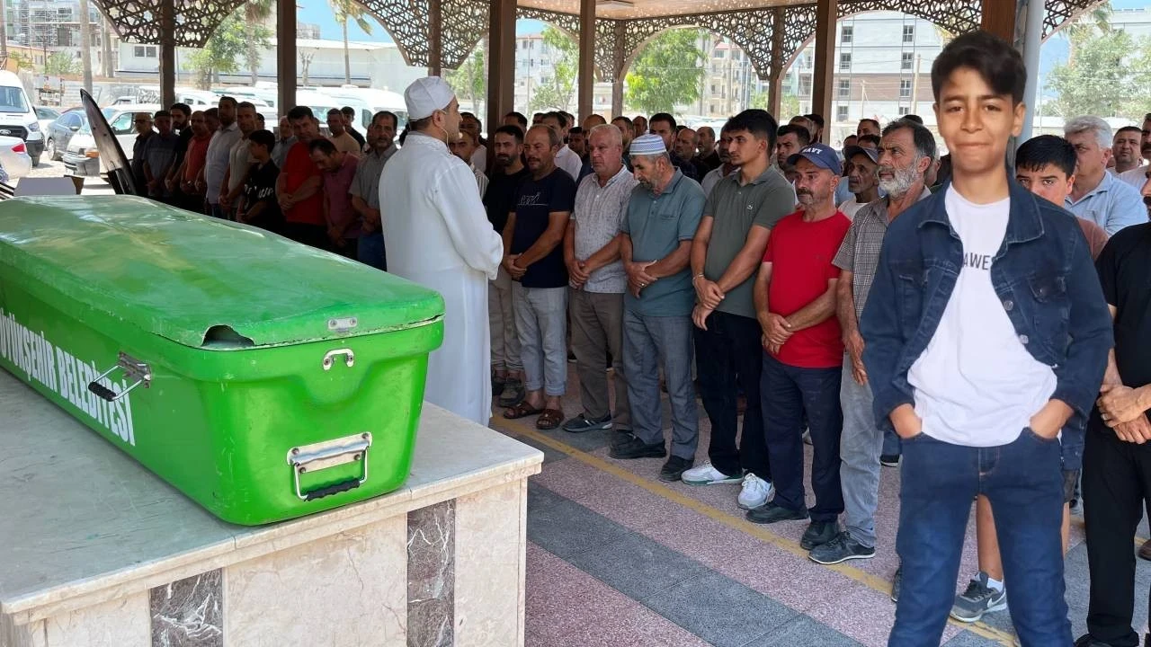 Topunu yakalamak isterken pikap çarpmıştı! Umut son yolculuğuna uğurlandı
