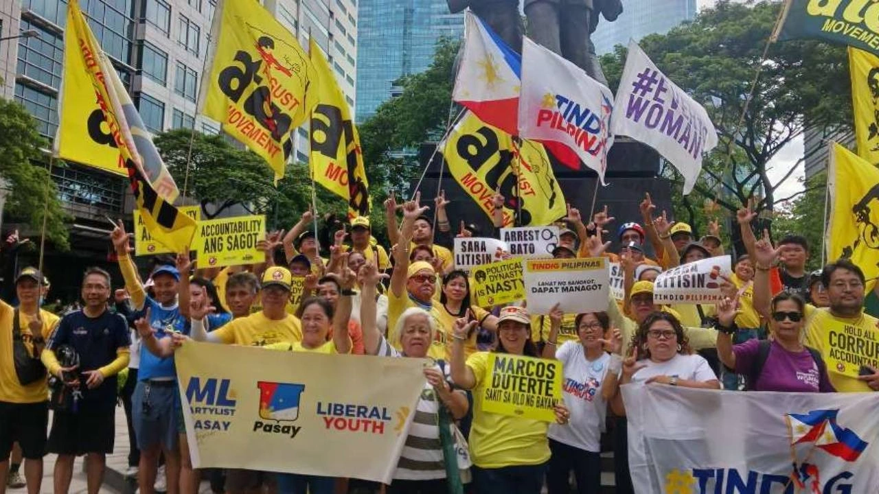 Filipinler'de yolsuzluk iddiaları patladı! Binlerce kişi sokaklara döküldü
