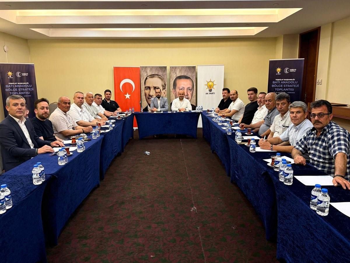 Eskişehir AK Parti Teşkilatı, Batı Anadolu Bölge Strateji Toplantısı'na katıldı